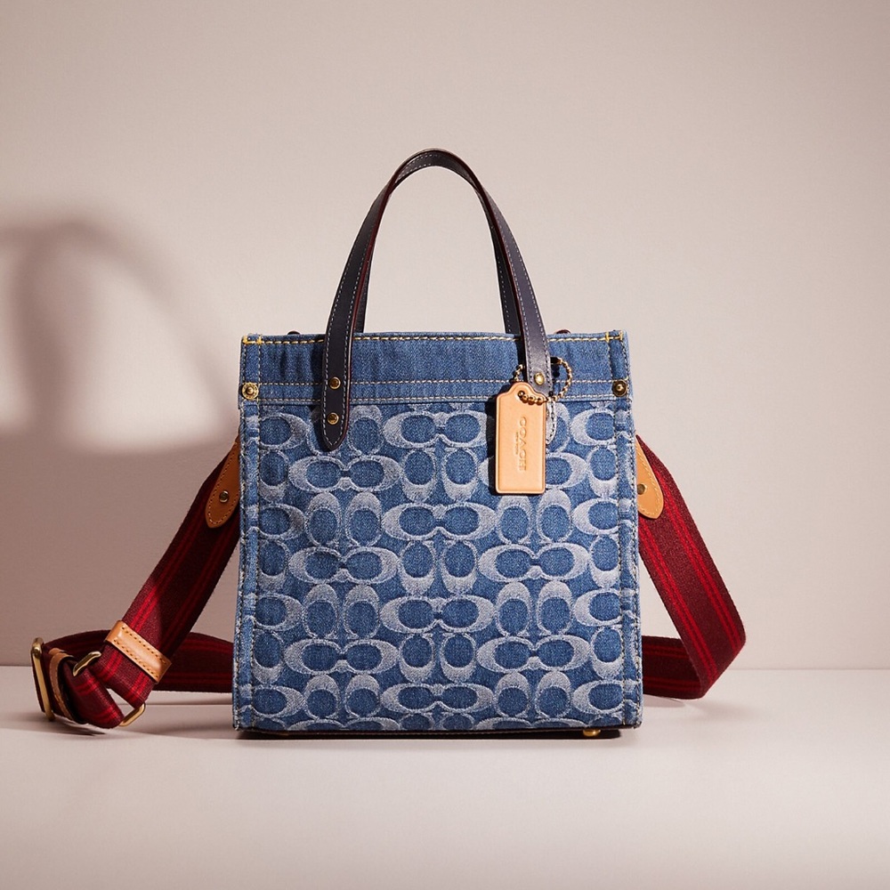Coach Field Tote 22 In Signature
Denim